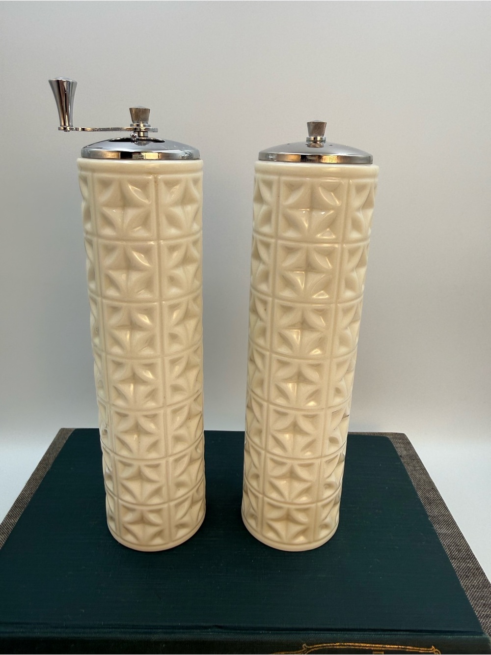 Lenox Mayfair Set of Porcelain Salt Shaker & Pepper Mill 8” Cream - Picture 5 of 8